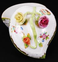 Herendi Viktória mintás szív alakú bonbonier, kézzel festett, jelzett, nagyon apró lepattanások a ró...