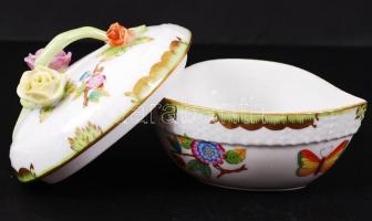 Herendi Viktória mintás szív alakú bonbonier, kézzel festett, jelzett, nagyon apró lepattanások a ró...