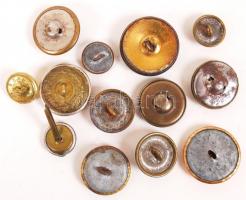 Különböző katonai és hajós gombok, köztük Kossuth címeres is