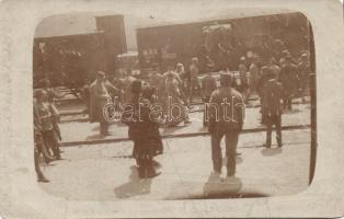 Besztercebánya, railway station, WWI Hungarian soldiers, photo (fa)