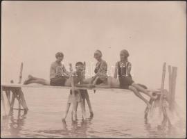 1924 Balatonmáriafürdő, "Stégen", 23x17 cm