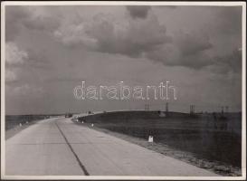 cca 1930 Dinnyés (Gárdony), felüljáró, 18x13 cm