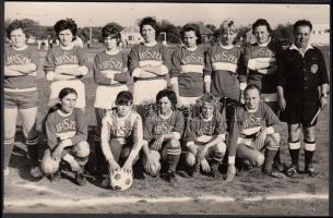 1973 Kipszer női labdarúgó csapat, 14x9 cm
