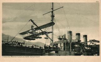 Französisches Marineflugzeug wird aufgefischt / German navy postcard