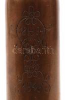 Gravírozott réz öngyújtó fém talpra rögzítve, m: 17 cm