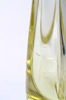 Citrinüveg váza belül hajszálrepedésekkel, enyhe karcolásokkal, m: 22 cm