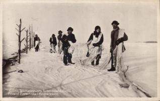 Talvikalastusta Suomenlahdella / Ice Fishing in Finland, fishermen