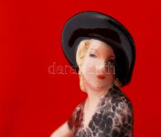 Goldscheider Dakon kalapos hölgy, kézzel festett, hibátlan, jelzett, m:15 cm, h:10 cm