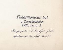1935 Filharmonikus bál a Zeneakadémián, a bálozó hölgyek közös produkciója, 17x23 cm