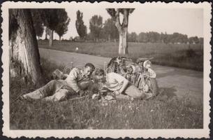 cca 1920-1930 Szelíd motorosok DKW motorral, 6x9 cm