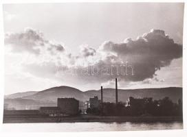 1938 Sevcsik Jenő (1899-1996): Óbuda látképe, vintage fotóművészeti alkotás, jelzetlen, a szerző hagyatékából, 21x30