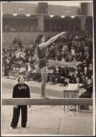 1952 V. Szavosztjanov: XV. olimpia, G. Urbanovics szovjet olimpiai bajnoknő verseny közben, feliratozva, 23x16 cm