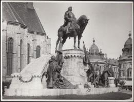 cca 1940 Kolozsvár, Mátyás király szoborcsoport, 18x23 cm1938 Sarkad, képviselőválasztás, 8x11 cm