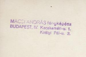 cca 1930-1940 Macsi András: Csónakház, evezős sportolók csoportképe, 17x23 cm