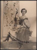 1939 Star Presse (Párizs): Magyar hegedűművésznő, dedikációval, 23x17 cm