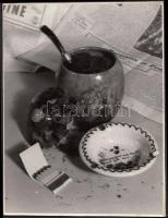 cca 1950-1960 Ismeretlen szerző: Csendélet, vintage fotóművészeti alkotás, jelzetlen, 22x17 cm