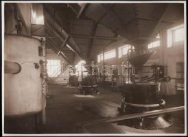 cca 1930-1940 Egy korszerű malom belső műszaki fotója, 17x23 cm