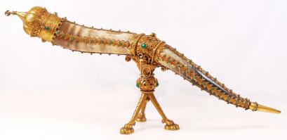 Gazdagon díszített koronás szarukürt, réz veretekkel, rátétekkel, szintetikus kövekkel, karmos réz lábbal, sérült, m:42 cm, h:103 cm