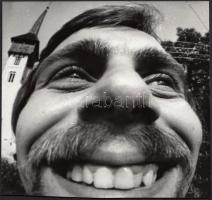 cca 1980-1990 Ismeretlen szerző: Széles mosoly, jelzetlen vintage fotóművészeti alkotás, 15x16 cm