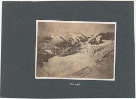 cca 1930-1940 Jungfrau vasút, albumlapra felragasztva, hátoldalán tájkép a hegyekről, 2db fotó, 8x11...