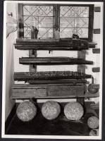 cca 1950-1960 Fegyvertörténet, kiállítási tárgyak a Gratz-i múzeumból, 3 db, 12x17 cm