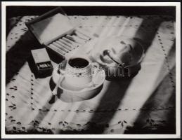 cca 1945-1955 Szabó Lajos: Kora reggeli fények, vintage csendélet, pecséttel jelzett, a szerző hagyatékából 8x11 cm