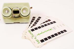 cca 1960-1970 Térhatású, erotikus képek Stereoclic nézőkével együtt, 4 vetítőkártyán 32 sztereo képp...