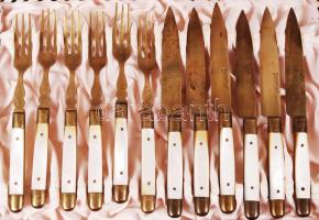 Achatius kés-villa készlet, jelzett, réz, gyöngyház berakással, dobozban, kés:14,5 cm, villa:13,5 cm