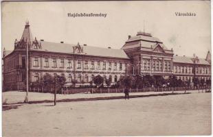 Hajuböszörmény Városháza