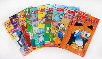 10db Donald Kacsa magazin, néhányon kisebb gyűrődéssel, szakadással