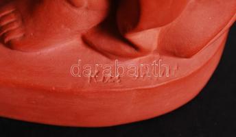 Kiss László (1949-): Ülő női akt. Terrakotta, jelzett, hibátlan, m:26 cm