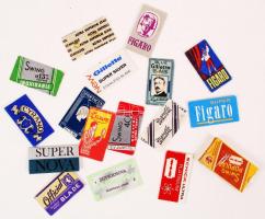 16 db különböző márkájú régi borotvapenge, 1 üres borotvapengés dobozka / razor blades