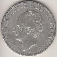 Hollandia 1929. 2-1/2G Ag "I. Vilma" T:2-
Netherlands 1929. 2-1/2 Gulden Ag "Wilhelmi...