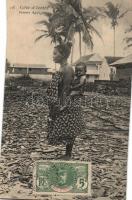 Femme Agui / Woman with her child form Ivory Coast, folklore