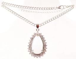 Csepp alakú függő szintetikus kővel láncon / drop-shaped pendant with necklace