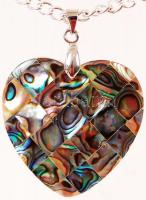 Mozaikos szív alakú paua kagyló függő láncon /
paua pendant with necklace