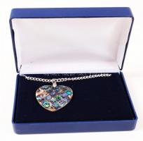 Mozaikos szív alakú paua kagyló függő láncon /
paua pendant with necklace