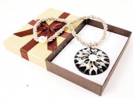 Paua kagyló gyöngyház mozaik függő gyöngysorral/
paua pendant with necklet