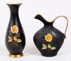 2 db Royal Bavaria vázácska, jelzett, apró csorbákkal, kézzel festett, m: 10,12 cm / German porcelain vases with small notch