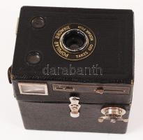 1937-1938 Eastman Kodak Popular Brownie rollfilmes boxkamera bőr tokkal (az egyik kereső törött, a t...