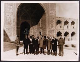 1968 Magyar küldöttség egy Közép-ázsiai országban, 19 db fénykép, díszes, festett, táblás fotóalbumb...