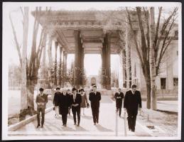 1968 Magyar küldöttség egy Közép-ázsiai országban, 19 db fénykép, díszes, festett, táblás fotóalbumb...