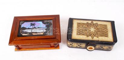 Bőr borítású zenélő doboz, nem működőképes, belsejében tükörrel, 17x10x7cm; fa díszdoboz, nem nyitható, 18x14x7cm