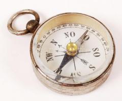 cca 1940 Kisméretű fém iránytű / Tiny metal compass, d: 3 cm
