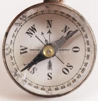 cca 1940 Kisméretű fém iránytű /
Tiny metal compass, d: 3 cm