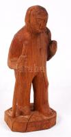 Vándor, faragott fa szobor, hasadásokkal, m: 22 cm