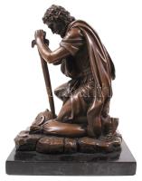 Görög harcost ábrázoló francia bronz szobor, márvány talapzaton / Brionze statue on marble 23 cm