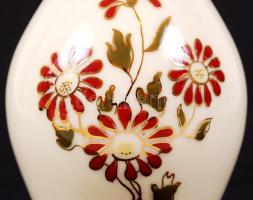 Zsolnay virág mintás kis váza, kézzel festett, jelzett, hibátlan, m:13 cm