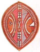 cca 1920 Festett, szépen kidolgozott, nagyméretű  afrikai törzsi bőrpajzs / African leahter shield 80x60 cm