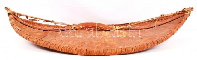 cca 1920 Festett, szépen kidolgozott, nagyméretű  afrikai törzsi bőrpajzs / African leahter shield 8...